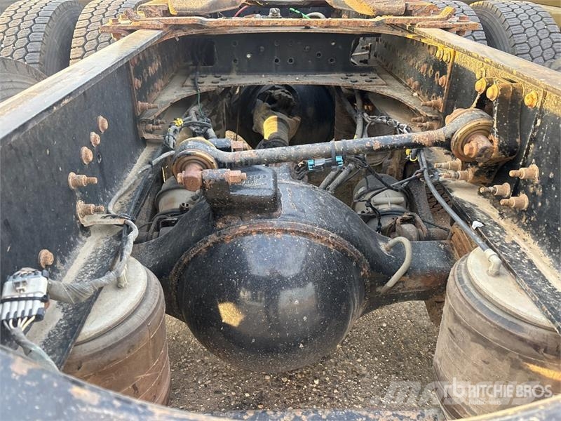 Volvo VNL64T Nyergesvontatók