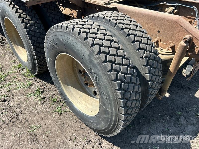 Volvo VNL64T Τράκτορες