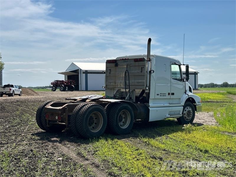 Volvo VNL64T Τράκτορες
