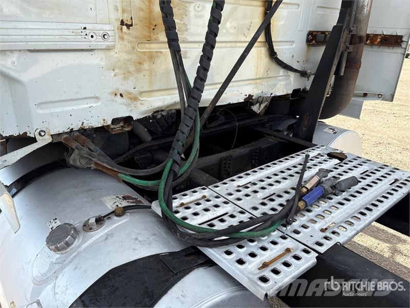 Volvo VNL64T Prime Movers