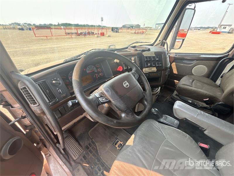 Volvo VNL64T Tractor Units