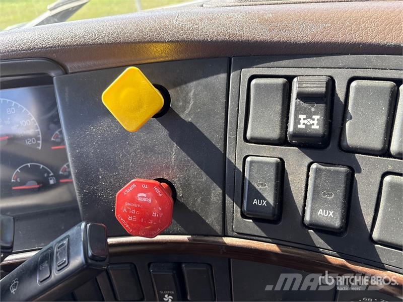 Volvo VNL64T Prime Movers