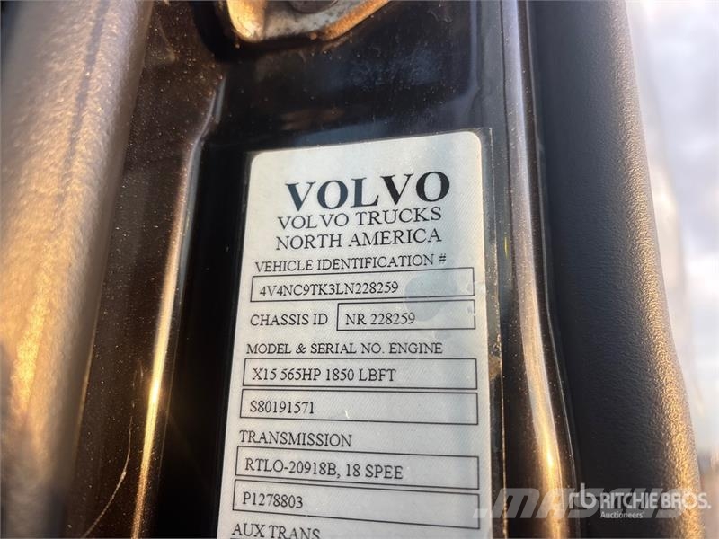 Volvo VNL64T Nyergesvontatók