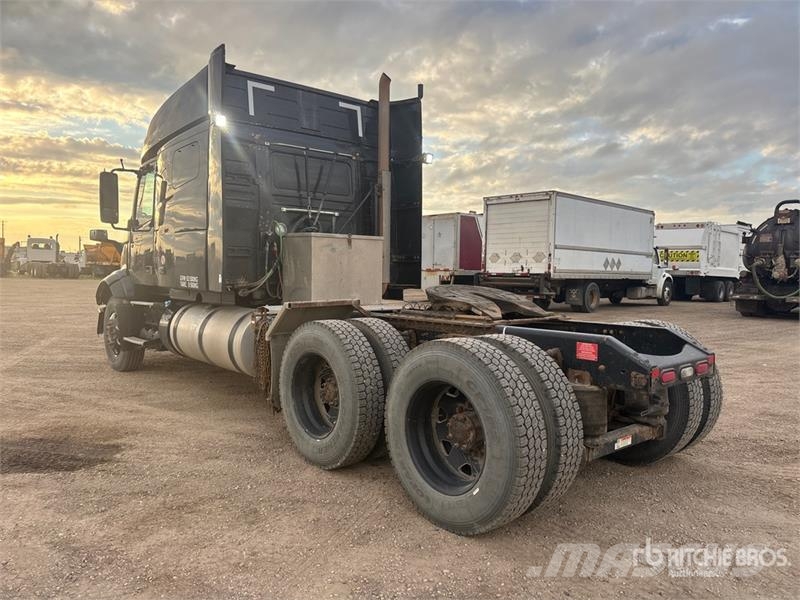 Volvo VNL64T Nyergesvontatók
