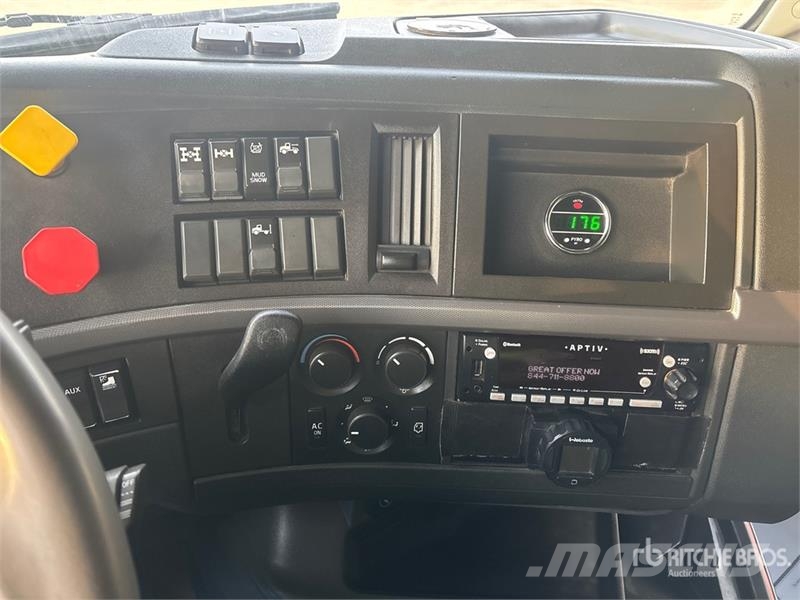 Volvo VNL64T Nyergesvontatók