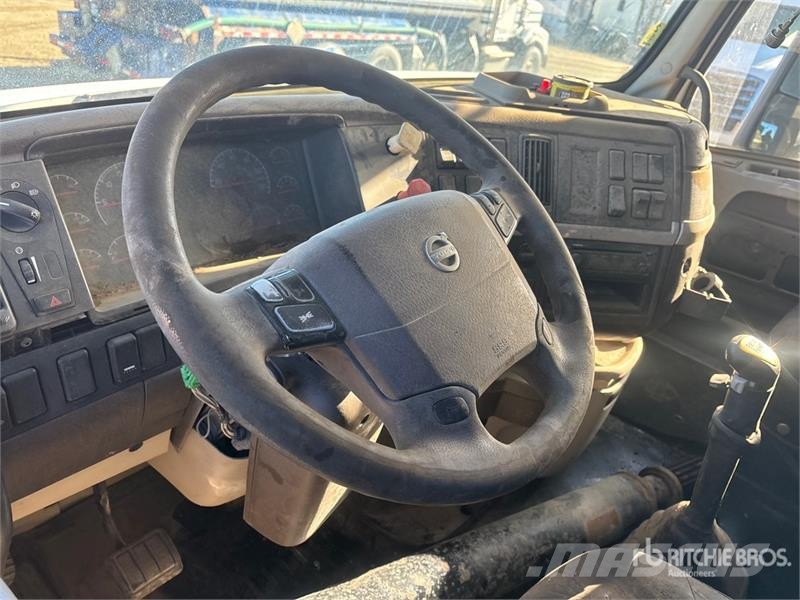 Volvo VNL64T670 Nyergesvontatók