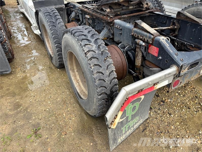 Volvo VNL760 Vetopöytäautot