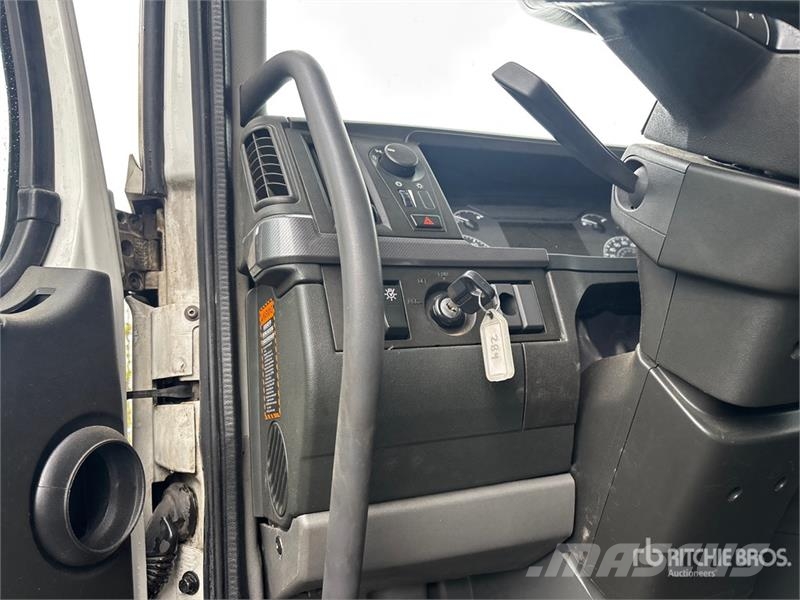 Volvo VNL760 Vetopöytäautot