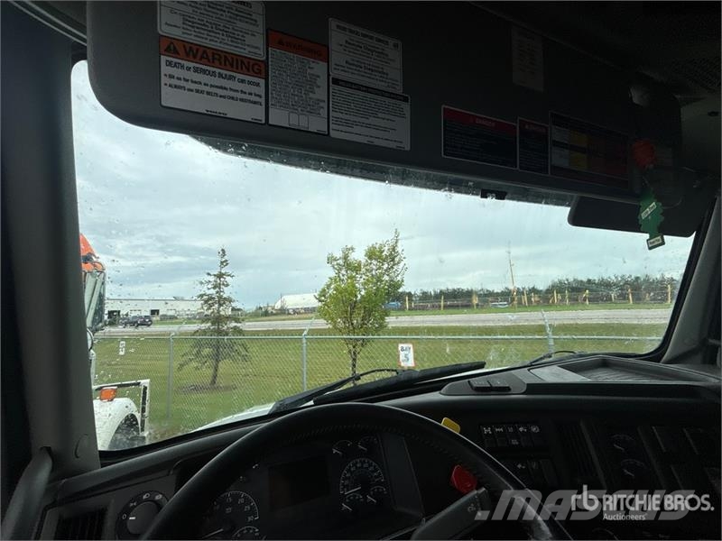 Volvo VNL760 Vetopöytäautot