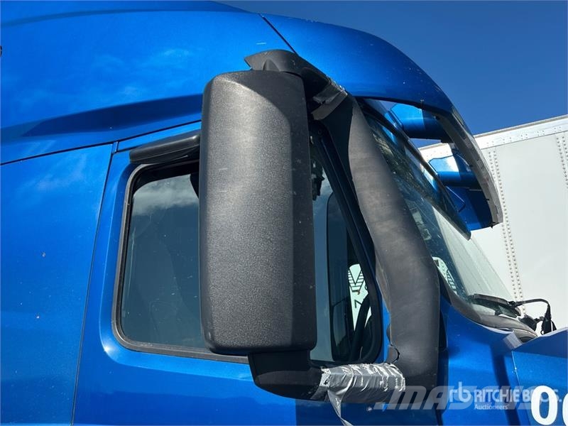 Volvo VNL760 Trekkers