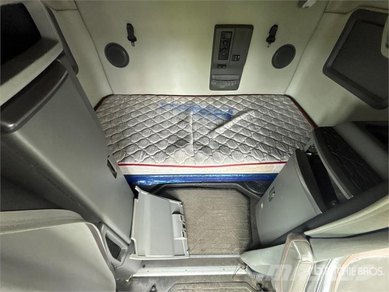 Volvo VNL760 Vetopöytäautot