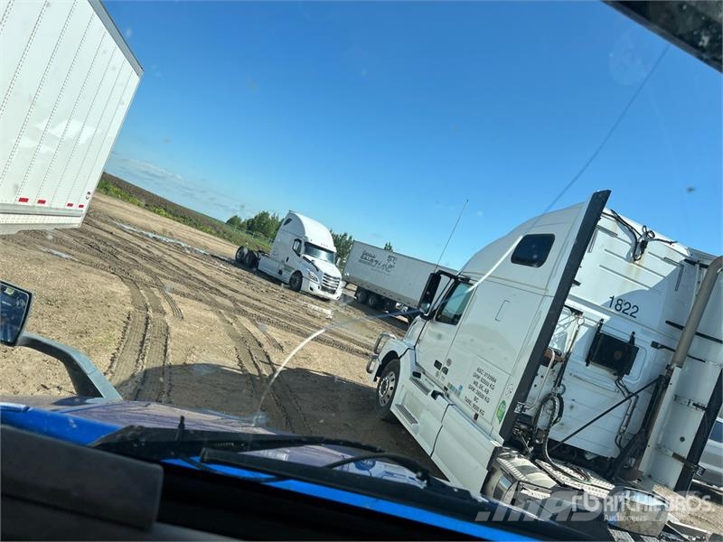 Volvo VNL760 Trekkers