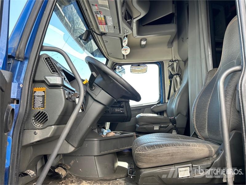 Volvo VNL760 Trekkers
