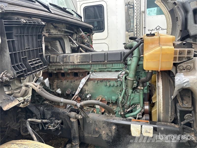 Volvo VNL760 Vetopöytäautot