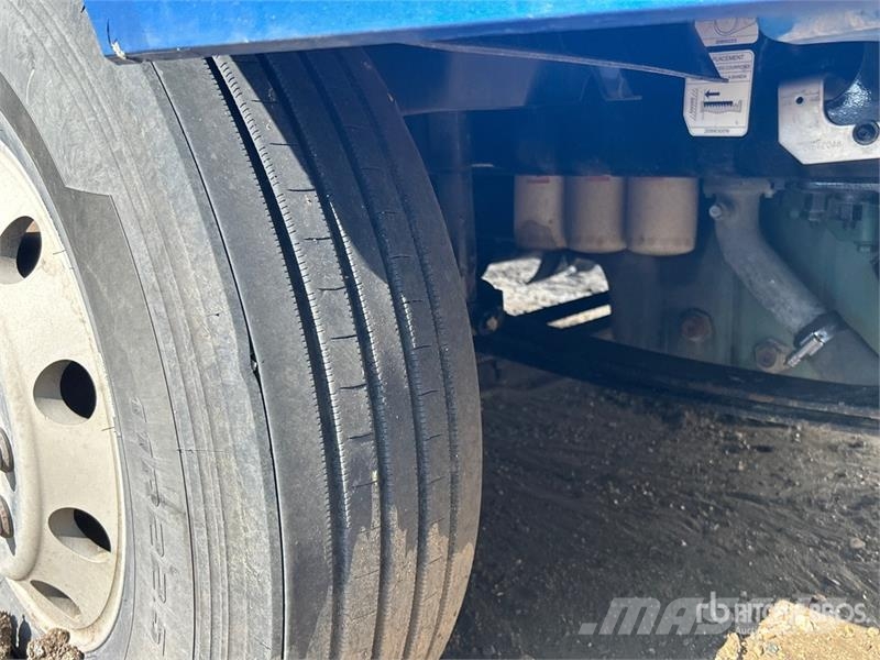 Volvo VNL760 Trekkers