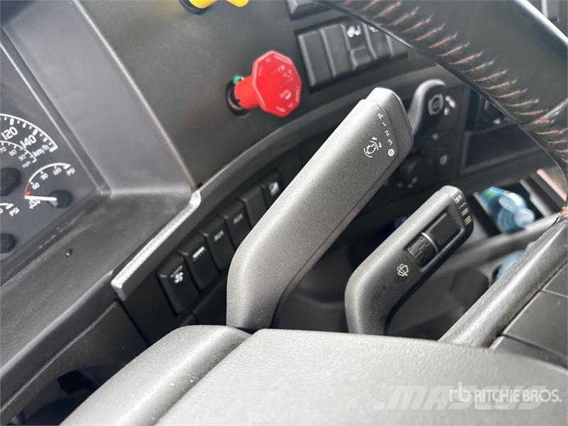 Volvo VNL760 Vetopöytäautot