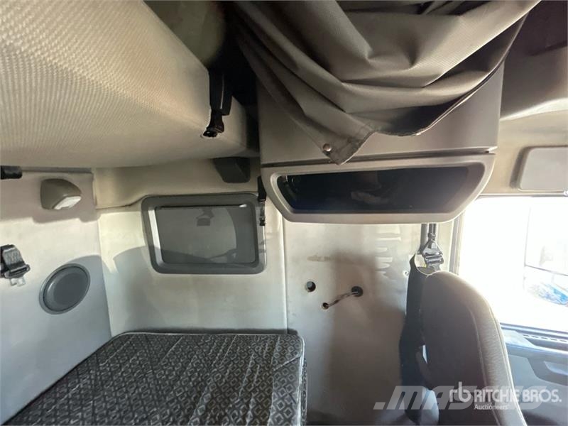 Volvo VNL760 Trekkers