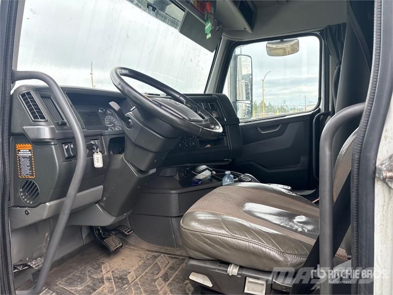 Volvo VNL760 Vetopöytäautot