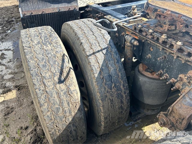 Volvo VNL760 Trekkers