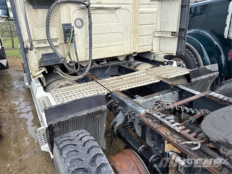 Volvo VNL760 Vetopöytäautot