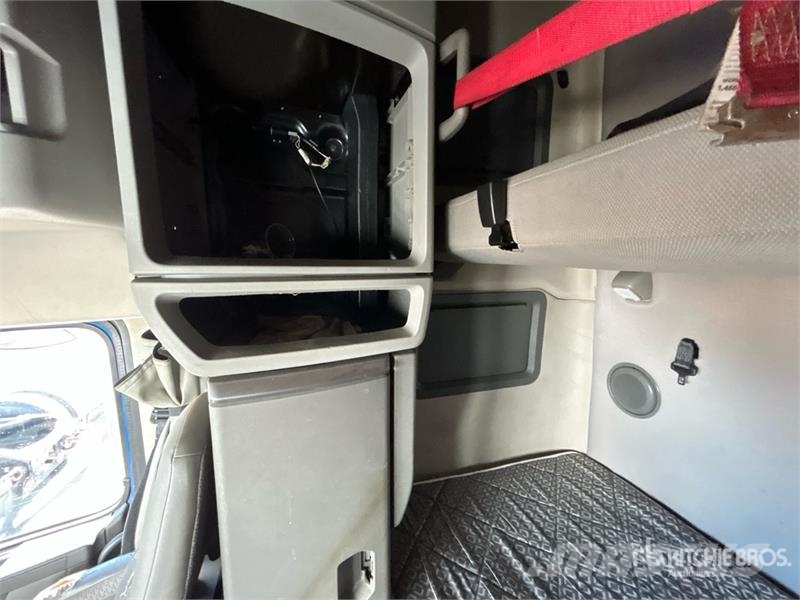 Volvo VNL760 Trekkers