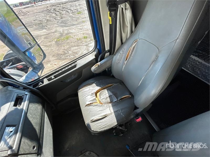 Volvo VNL760 Trekkers