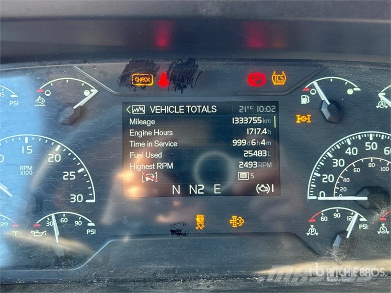 Volvo VNL760 Trekkers