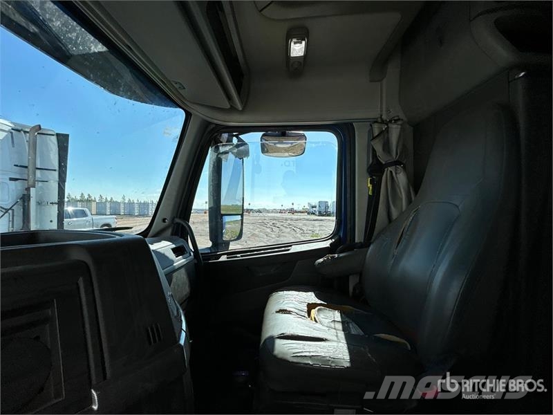 Volvo VNL760 Trekkers