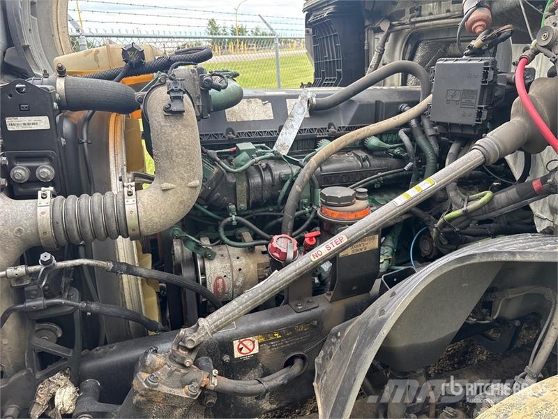 Volvo VNL760 Vetopöytäautot
