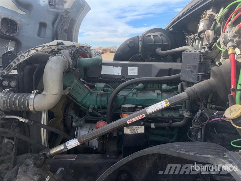 Volvo VNL860 وحدات الجر