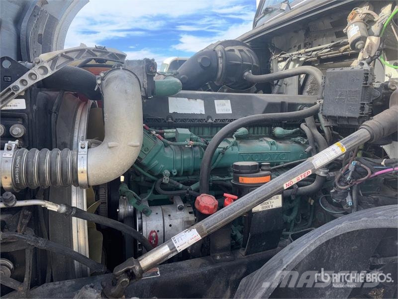 Volvo VNL860 وحدات الجر
