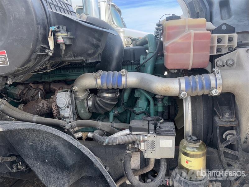 Volvo VNL860 وحدات الجر