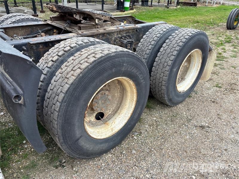 Volvo VNM64T Çekiciler