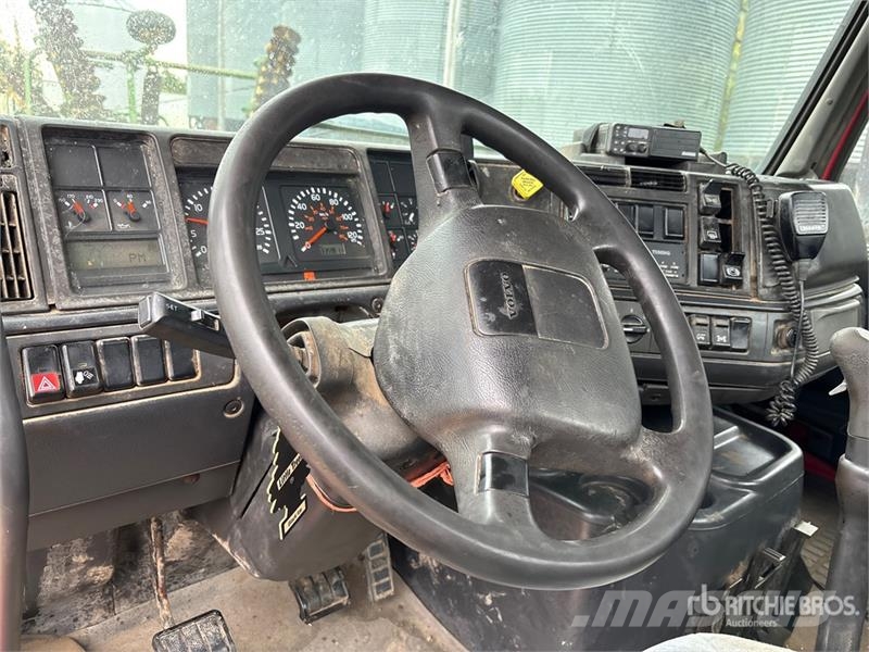 Volvo VNM64T Çekiciler