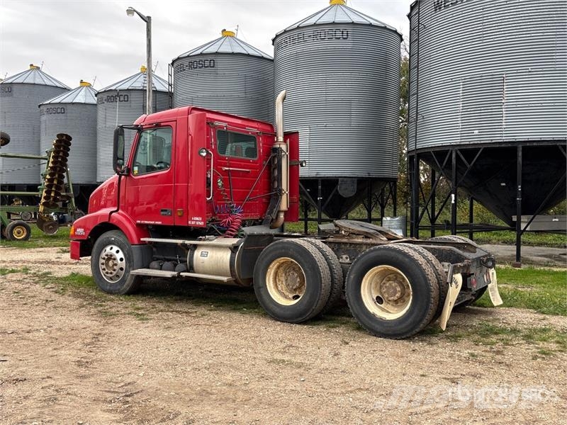 Volvo VNM64T Çekiciler