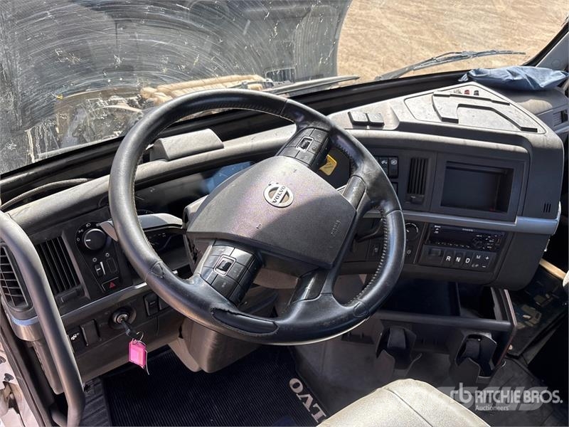 Volvo VNR 6x4 T/A Day Cab Truck Tractor Truck Tractor Units