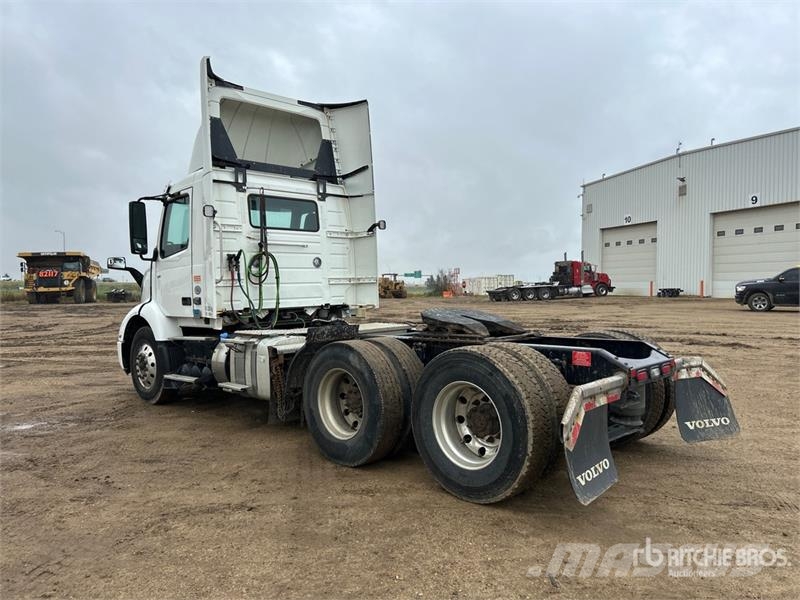 Volvo VNR 6x4 T/A Day Cab Truck Tractor Tractores (camiões)