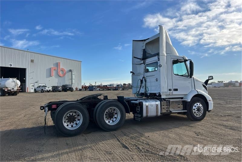 Volvo VNR 6x4 T/A Day Cab Truck Tractor Sattelzugmaschinen