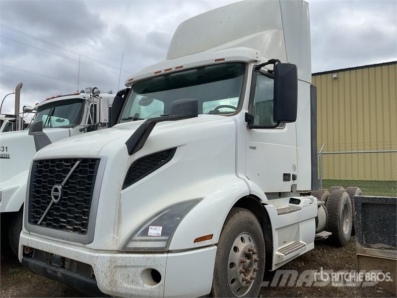 Volvo VNR 6x4 T/A Day Cab Truck Tractor Truck Tractor Units