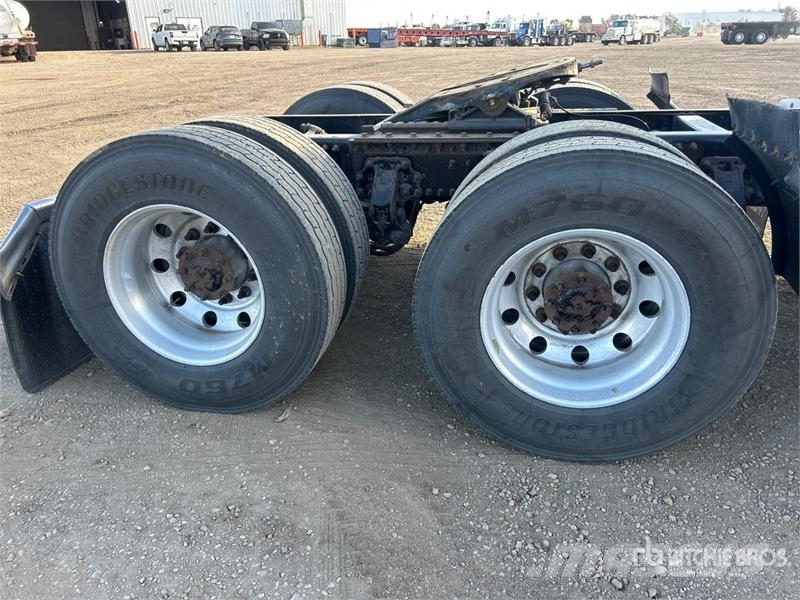 Volvo VNR 6x4 T/A Day Cab Truck Tractor Sattelzugmaschinen