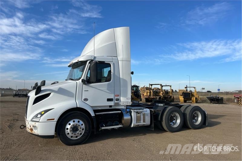 Volvo VNR 6x4 T/A Day Cab Truck Tractor Sattelzugmaschinen