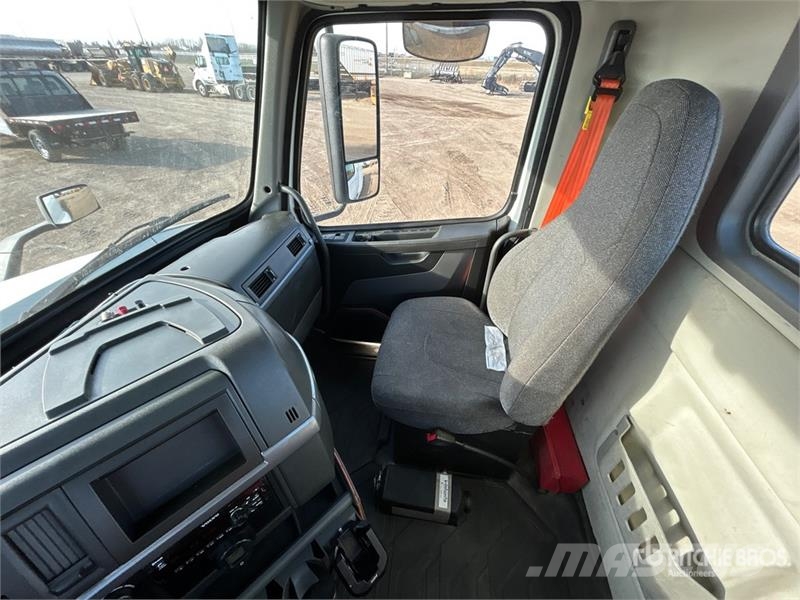 Volvo VNR 6x4 T/A Day Cab Truck Tractor Sattelzugmaschinen