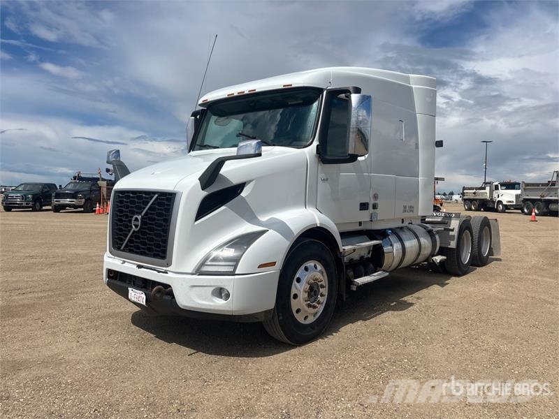 Volvo VNR 6x4 T/A Sleeper Truck Tractor 牵引车