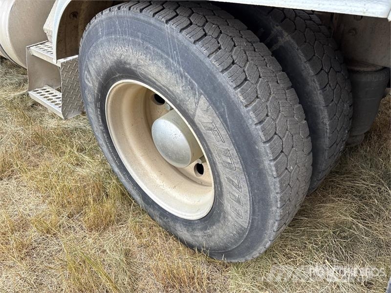 Volvo VNR 6x4 T/A Sleeper Truck Tractor Truck Tractor Units