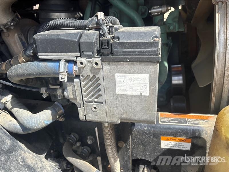 Volvo VNR 6x4 T/A Sleeper Truck Tractor 牵引车