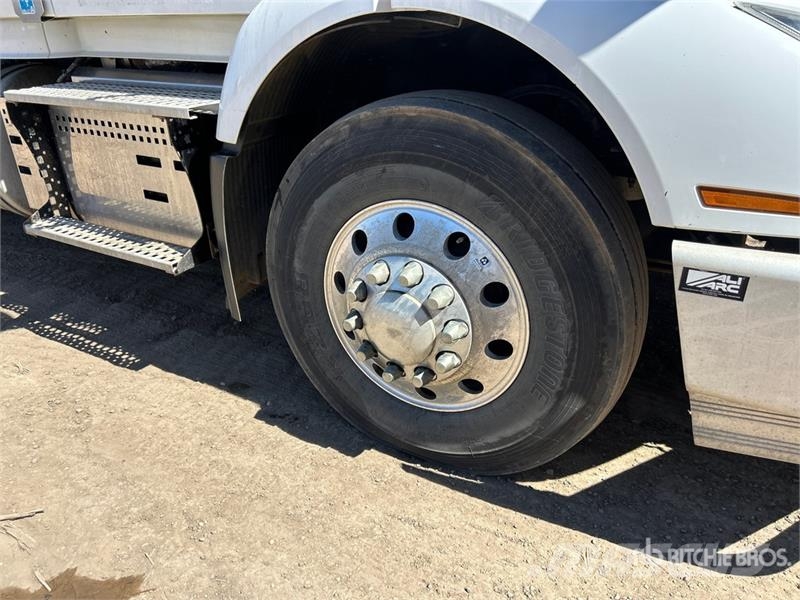 Volvo VNR 6x4 T/A Sleeper Truck Tractor Trekkers
