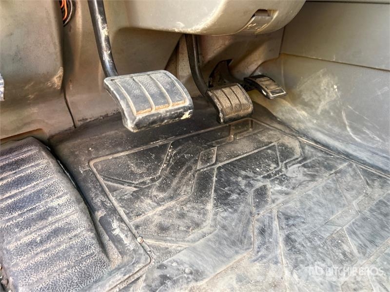 Volvo VNR 6x4 T/A Sleeper Truck Tractor Trekkers