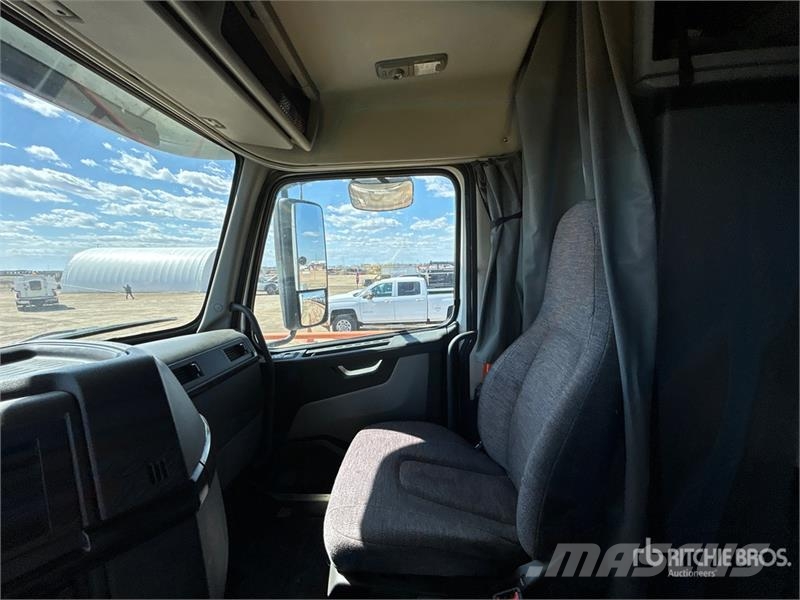 Volvo VNR 6x4 T/A Sleeper Truck Tractor Trekkers