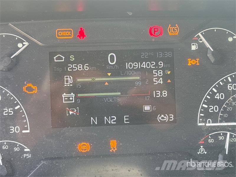 Volvo VNR 6x4 T/A Sleeper Truck Tractor 牵引车