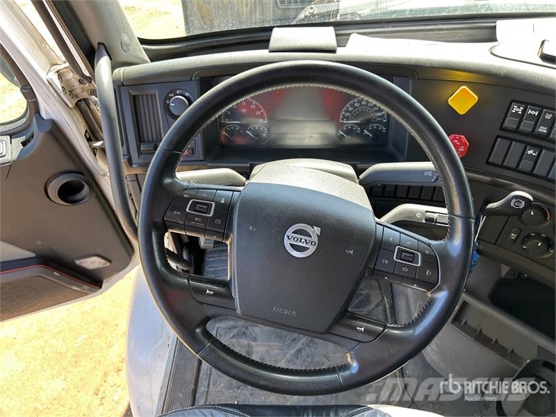 Volvo VNR 6x4 T/A Sleeper Truck Tractor Trekkers